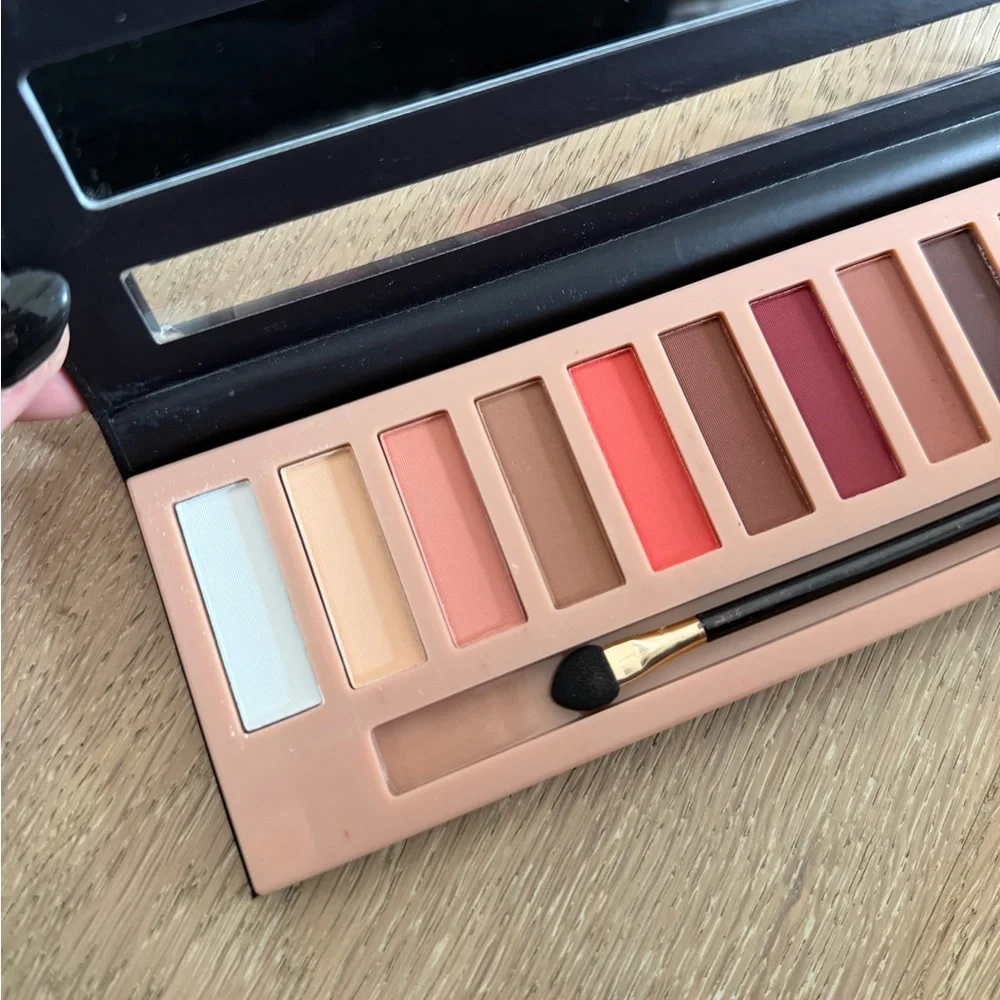 NAKEDS 12 Color Eyeshadow Palette
